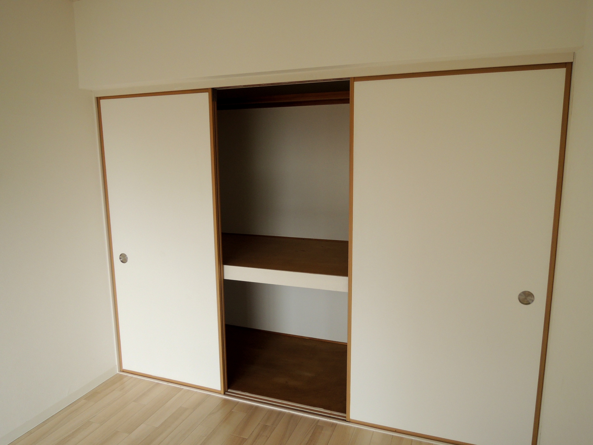 押入れをリフォームしてクローゼット化 費用 工事内容を確認して収納スペースを作ろう ミツモア