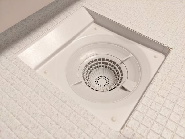 簡単 お風呂の排水溝の掃除方法 ドロドロ髪の毛や臭いの取り方 普段の手入れを解説 ミツモア 簡単 お風呂の排水溝の掃除方法 ドロドロ髪の毛や臭いの取り方 普段の手入れを解説 ミツモア