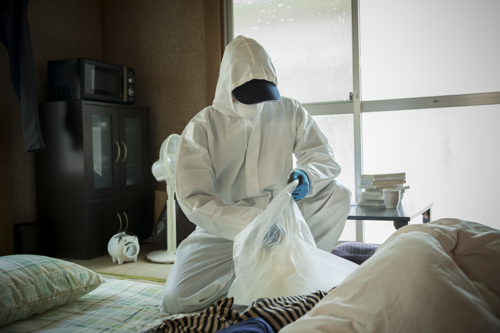 死臭の対策は専門業者に依頼を 注意点と特殊清掃の必要性を解説 ミツモア