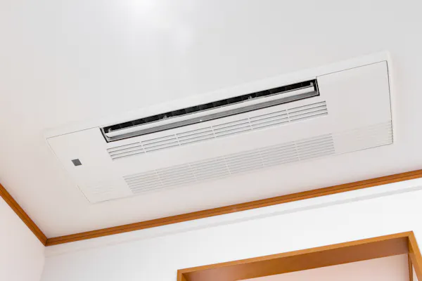 エアコンの寿命は10年 平均的な買い替え時期は13年 寿命の判断基準や故障サインまで解説 ミツモア エアコンの寿命は10年 平均的な買い替え時期は13年 寿命の判断基準や故障サインまで解説 ミツモア