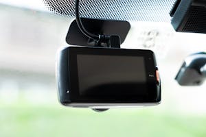ドライブレコーダーの取り付け工賃相場 内訳や料金体系 どこが安いかを解説 ミツモア ドライブレコーダーの取り付け工賃相場 内訳や料金体系 どこが安いかを解説 ミツモア