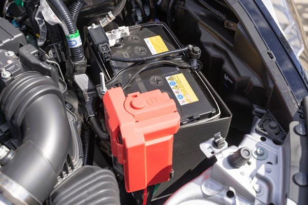 ハイブリッド車もバッテリー上がりに気をつけて 原因と対策を解説 ハイブリッド車もバッテリー上がりに気をつけて 原因と対策を解説