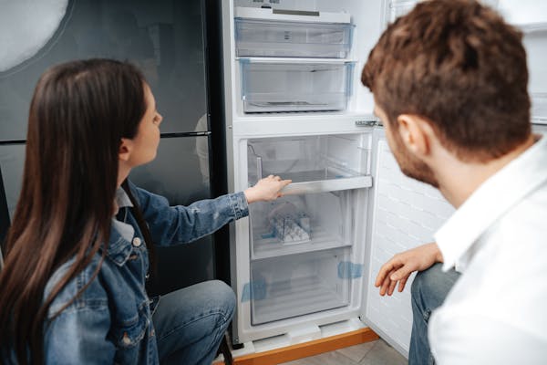冷蔵庫がうるさい ブーン カラカラという異音の原因と対処法 ミツモア 冷蔵庫がうるさい ブーン カラカラという異音の原因と対処法 ミツモア