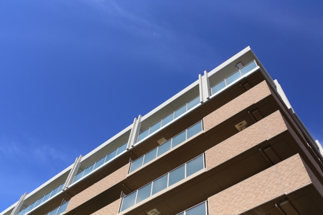 マンションのベランダ掃除方法 水を流さなくてもできるお手入れとは