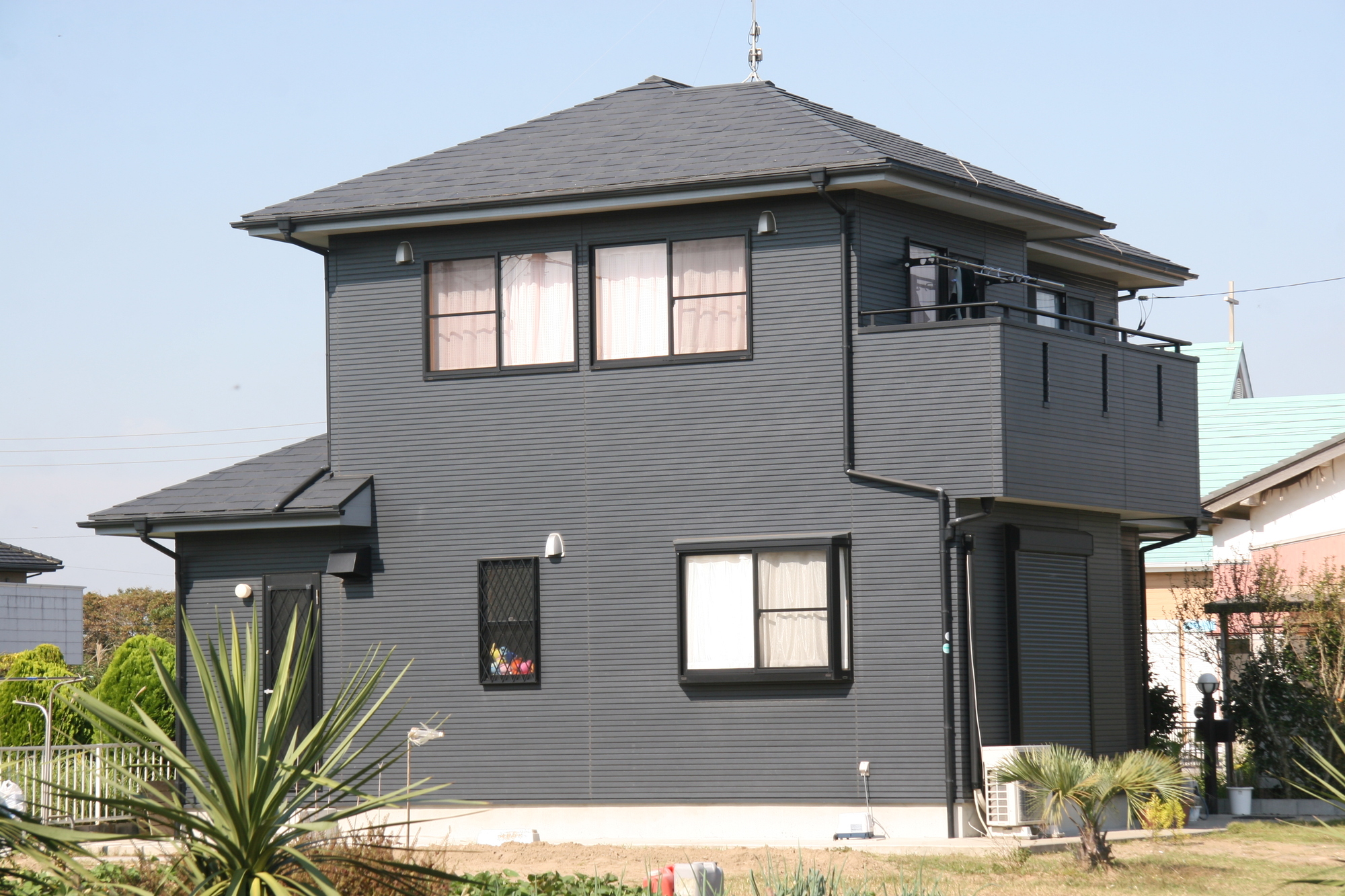 虫が寄らない外壁の色や塗料 寄り付きやすい色も紹介 塗装時にできる防虫対策とは ミツモア