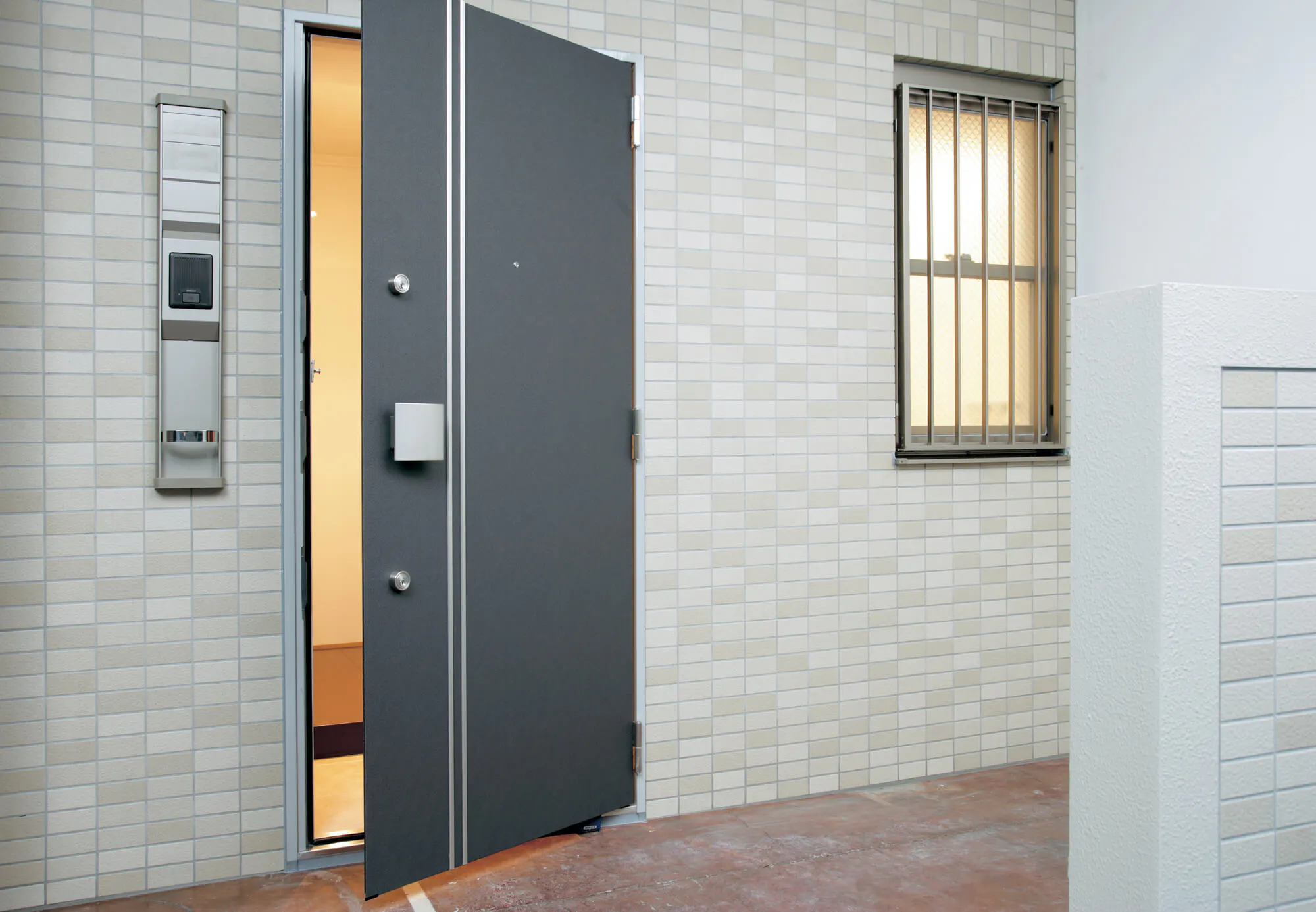 マンションの玄関ドアは交換できる リフォーム方法や費用相場 交換できないケースも ミツモア マンションの玄関ドアは交換できる リフォーム方法や費用相場 交換できないケースも ミツモア