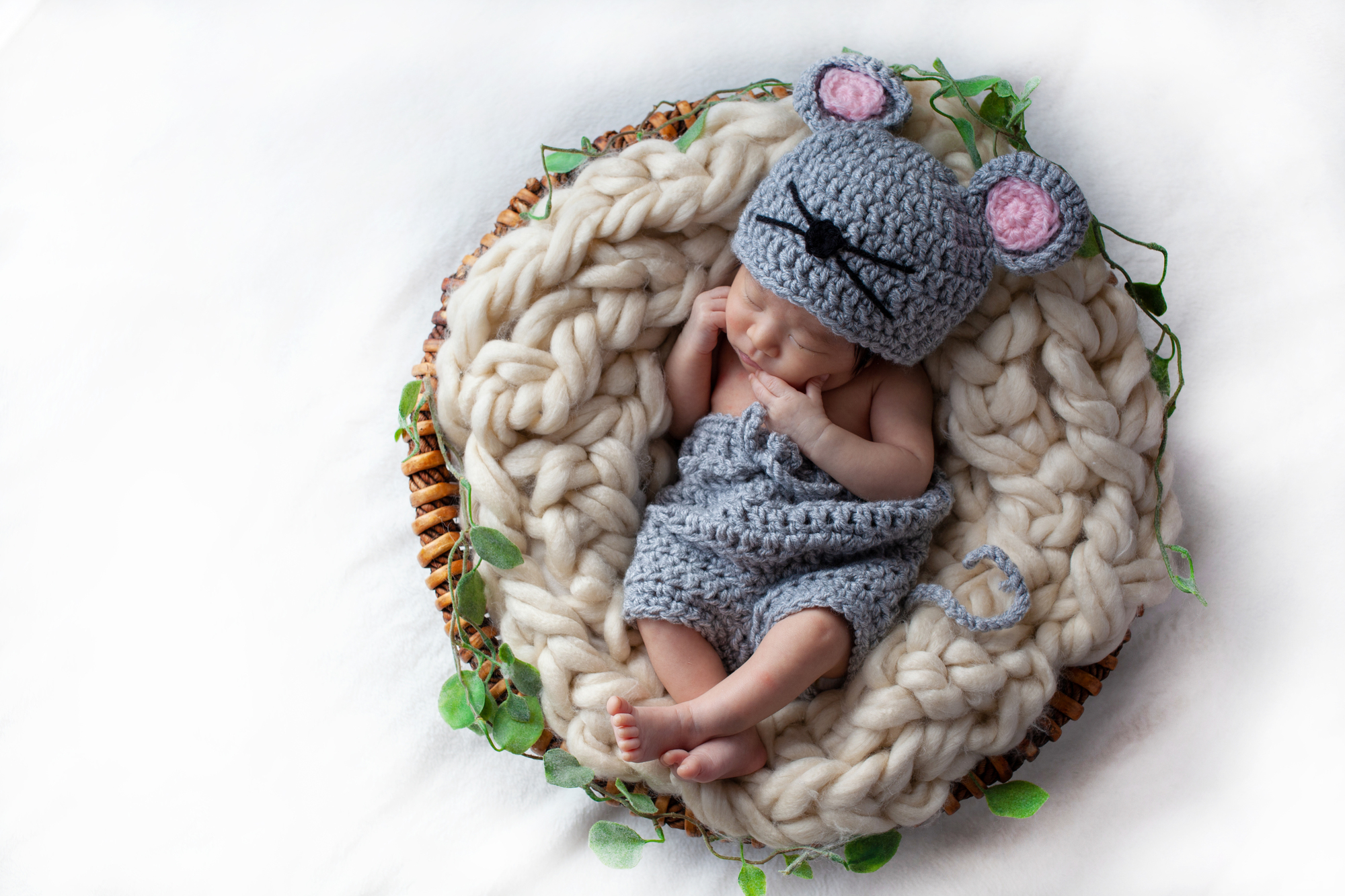 はじめてのニューボーンフォト セルフで撮れる おすすめ衣装は ミツモア