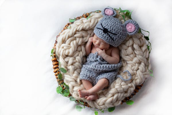 はじめてのニューボーンフォト セルフで撮れる おすすめ衣装は ミツモア はじめてのニューボーンフォト セルフで撮れる おすすめ衣装は ミツモア