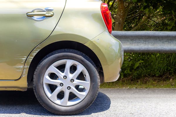 車の修理費用相場はいくら 部位や傷別の一覧 なるべく安くするためのコツも解説