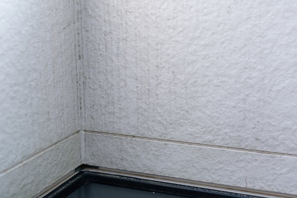 簡単 ベランダ掃除の方法 床やガラスを綺麗にするコツや裏技 水を使わない方法も ミツモア 簡単 ベランダ掃除の方法 床やガラスを綺麗にするコツや裏技 水を使わない方法も ミツモア