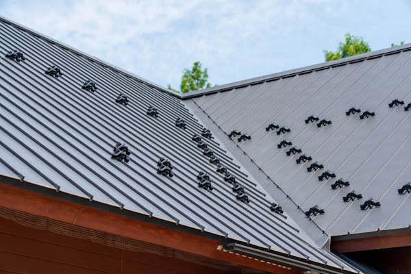 雪止め金具は付けるべき 役割と注意点を把握しておこう ミツモア 雪止め金具は付けるべき 役割と注意点を把握しておこう ミツモア