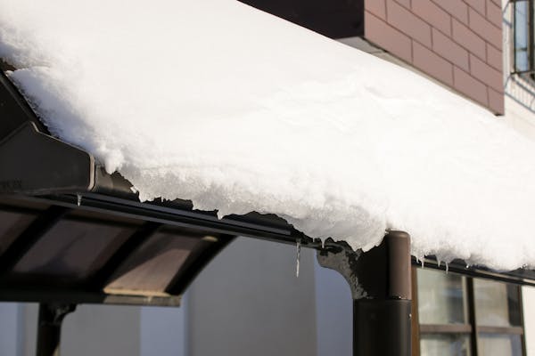耐雪カーポートにリフォームするには 選ぶポイントや費用を解説 ミツモア 耐雪カーポートにリフォームするには 選ぶポイントや費用を解説 ミツモア