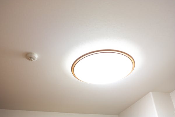 シーリングライトの取り付け方法 自分でやる手順 工事依頼が必要なケースを解説 ミツモア シーリングライトの取り付け方法 自分でやる手順 工事依頼が必要なケースを解説 ミツモア