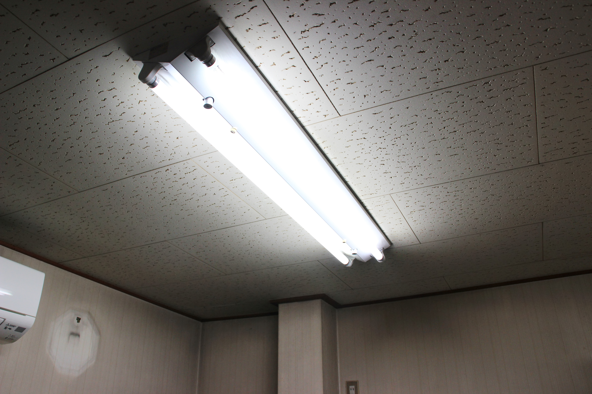 蛍光灯の安全な取り外し方を確認 種類別の作業方法を紹介 ミツモア