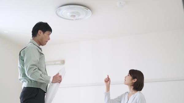 昔の照明の外し方とは 新しい照明の交換方法もチェック ミツモア 昔の照明の外し方とは 新しい照明の交換方法もチェック ミツモア