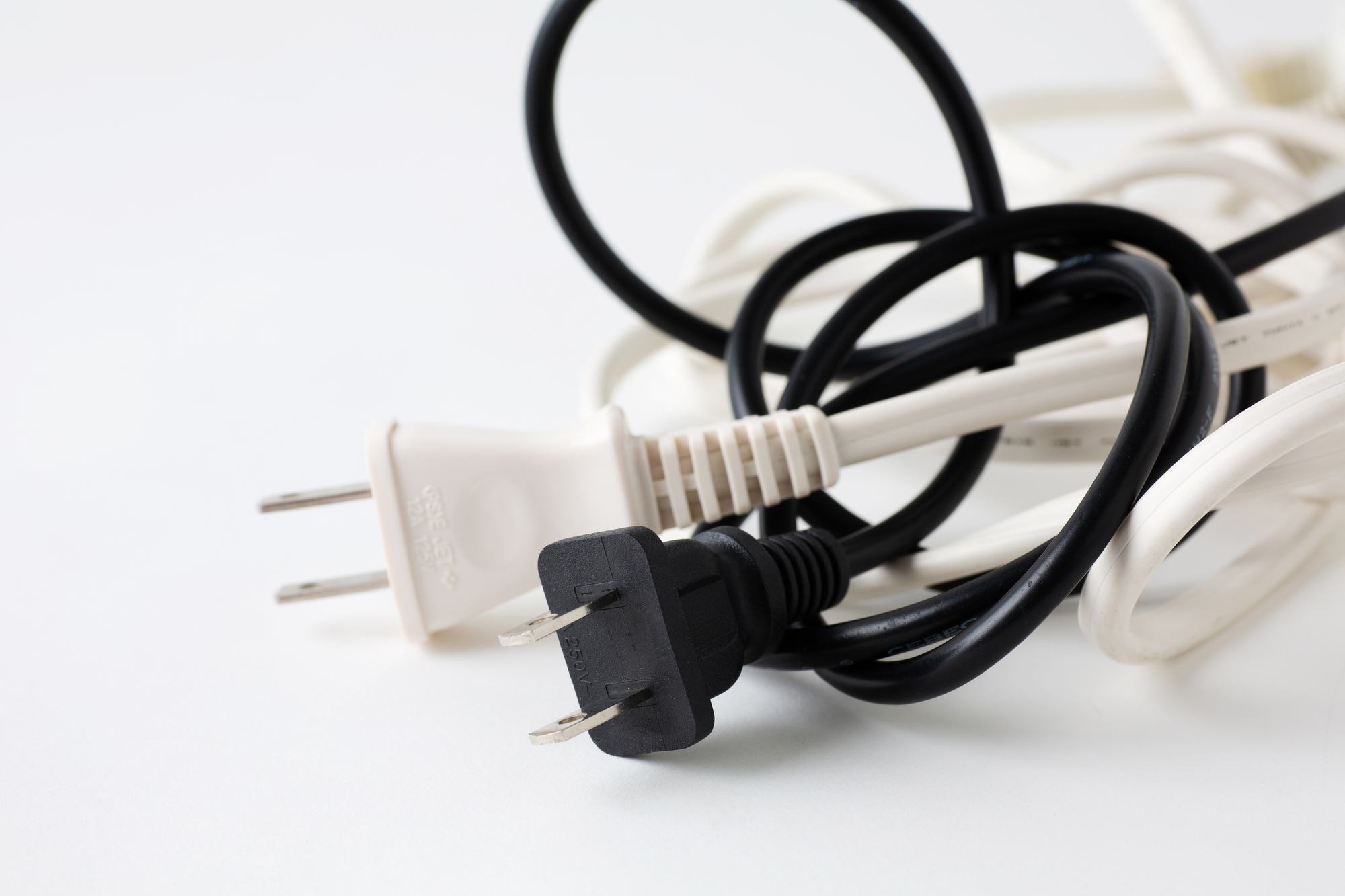 コンセントの配線の悩みを解決 増設手順と配線の整頓方法を紹介 ミツモア