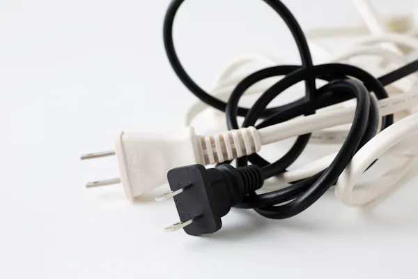 コンセントの配線の悩みを解決 増設手順と配線の整頓方法を紹介 ミツモア コンセントの配線の悩みを解決 増設手順と配線の整頓方法を紹介 ミツモア