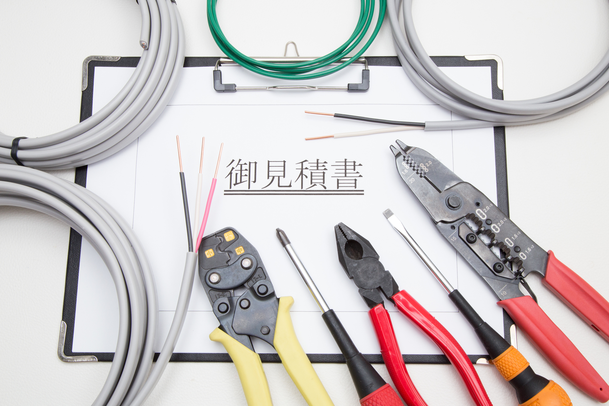 屋外コンセント 電源 を増設する方法 工事内容や費用相場を解説 設置方法2種類を確認しよう ミツモア