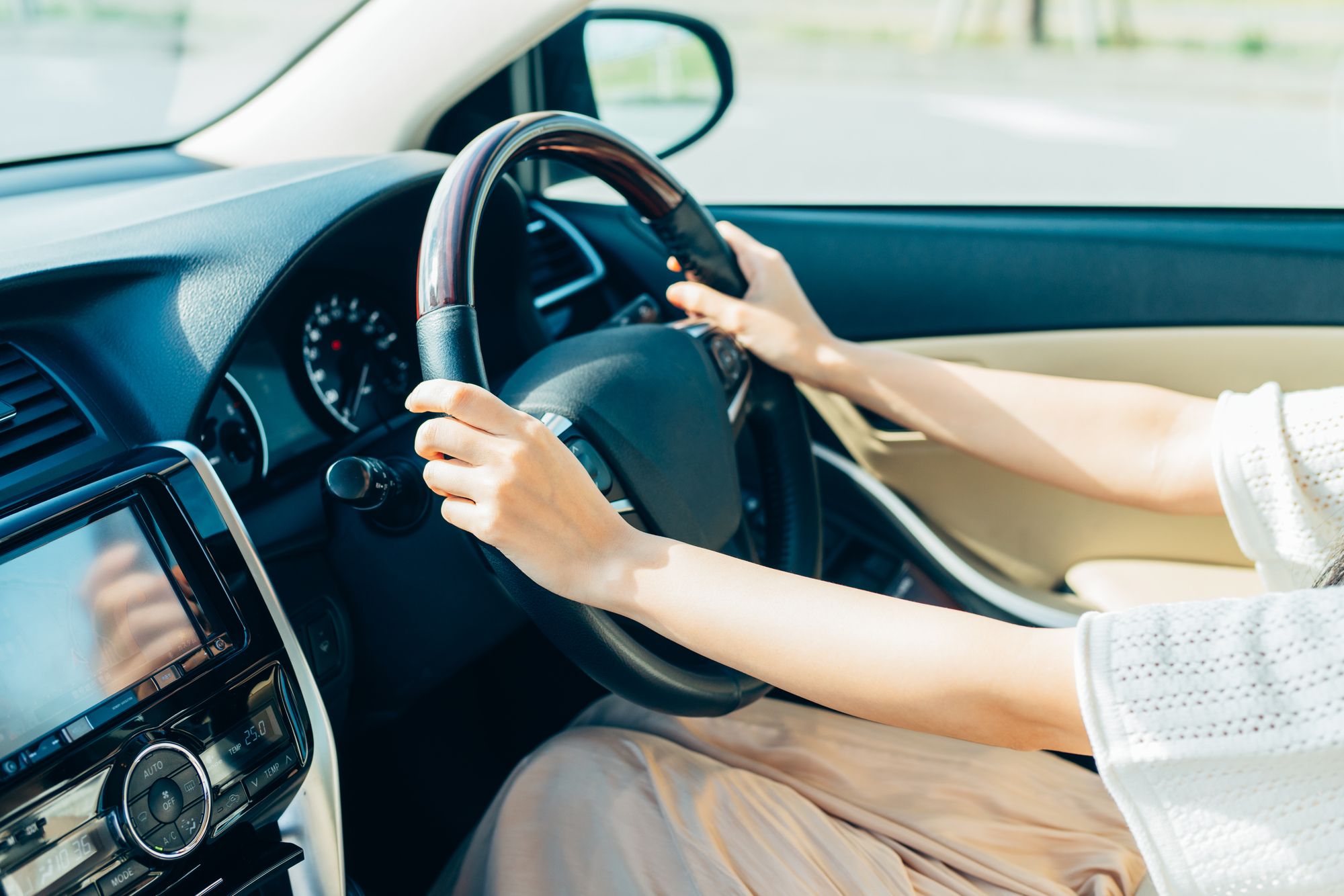 バッテリーが上がると警告マークが点灯 つく原因や対処法は