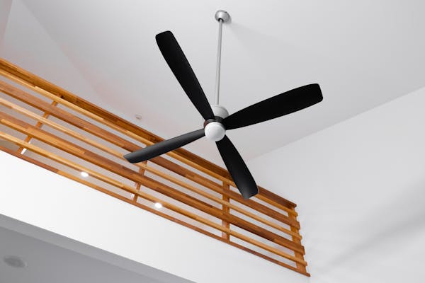 吹き抜け照明のおすすめ器具 選び方 設置方法 失敗せずおしゃれな吹き抜けにするには ミツモア 吹き抜け照明のおすすめ器具 選び方 設置方法 失敗せずおしゃれな吹き抜けにするには ミツモア