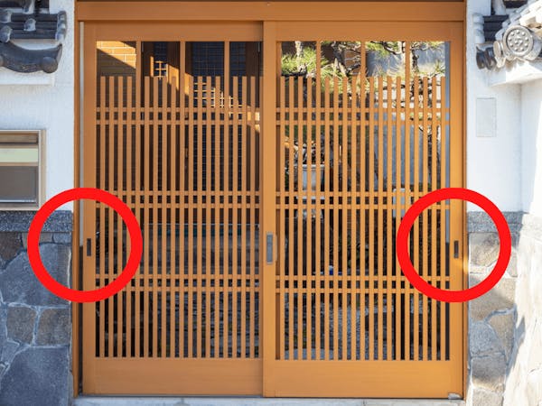 玄関の引き戸の鍵を交換しよう Diy方法や交換費用も紹介 玄関の引き戸の鍵を交換しよう Diy方法や交換費用も紹介