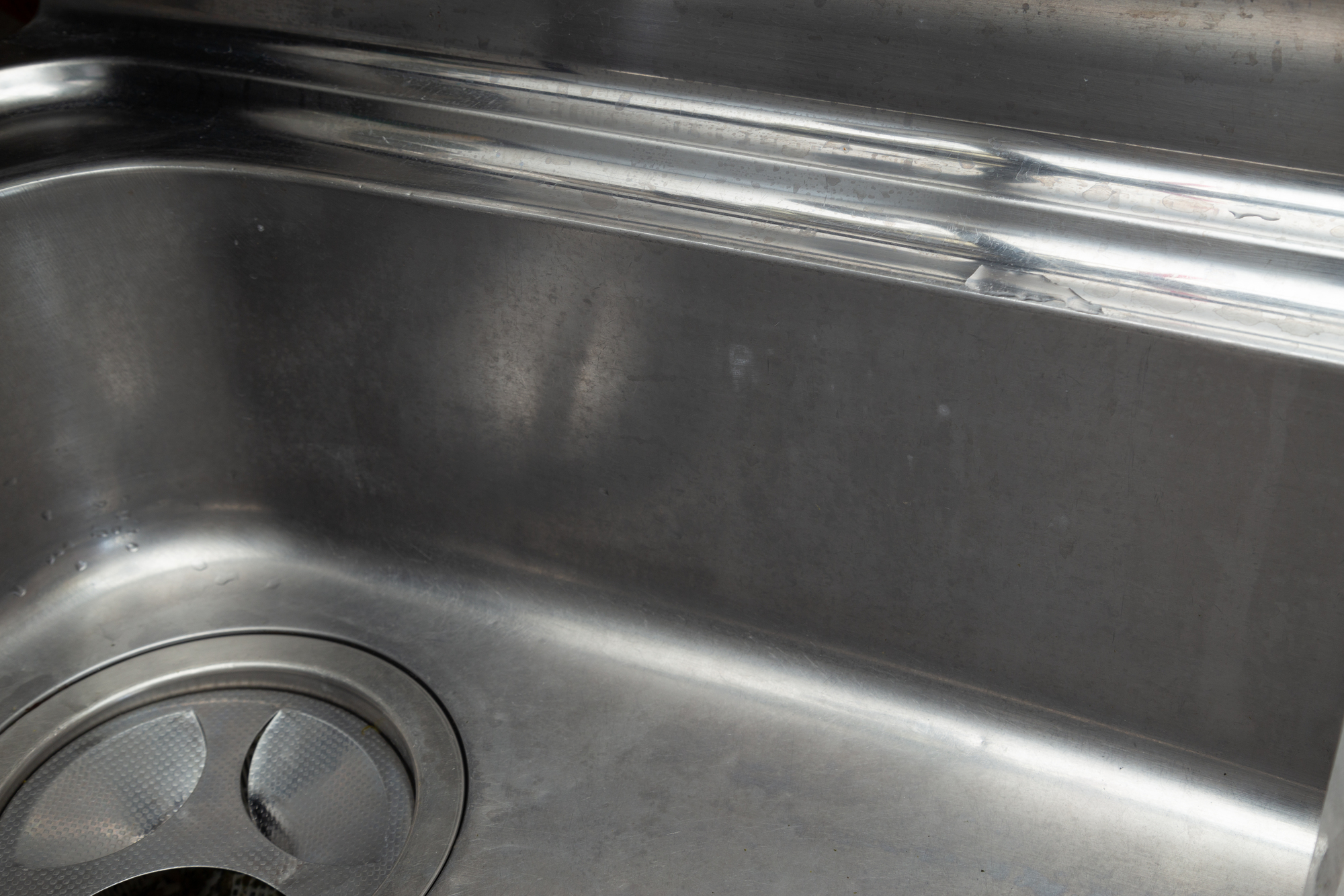 シンクの汚れを簡単に落とす方法 適切な洗剤選びでピカピカに