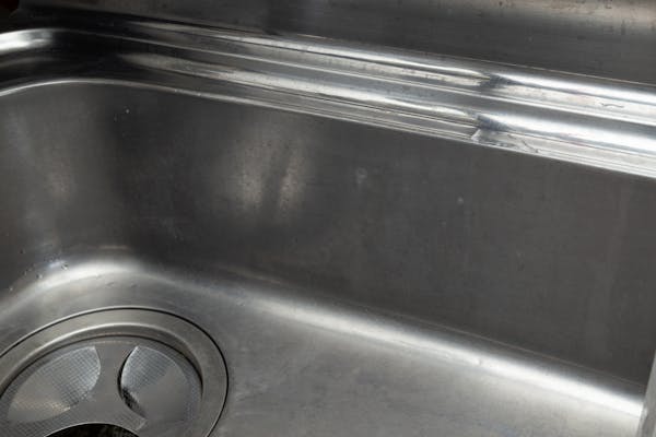 シンクの汚れを簡単に落とす方法 適切な洗剤選びでピカピカに シンクの汚れを簡単に落とす方法 適切な洗剤選びでピカピカに