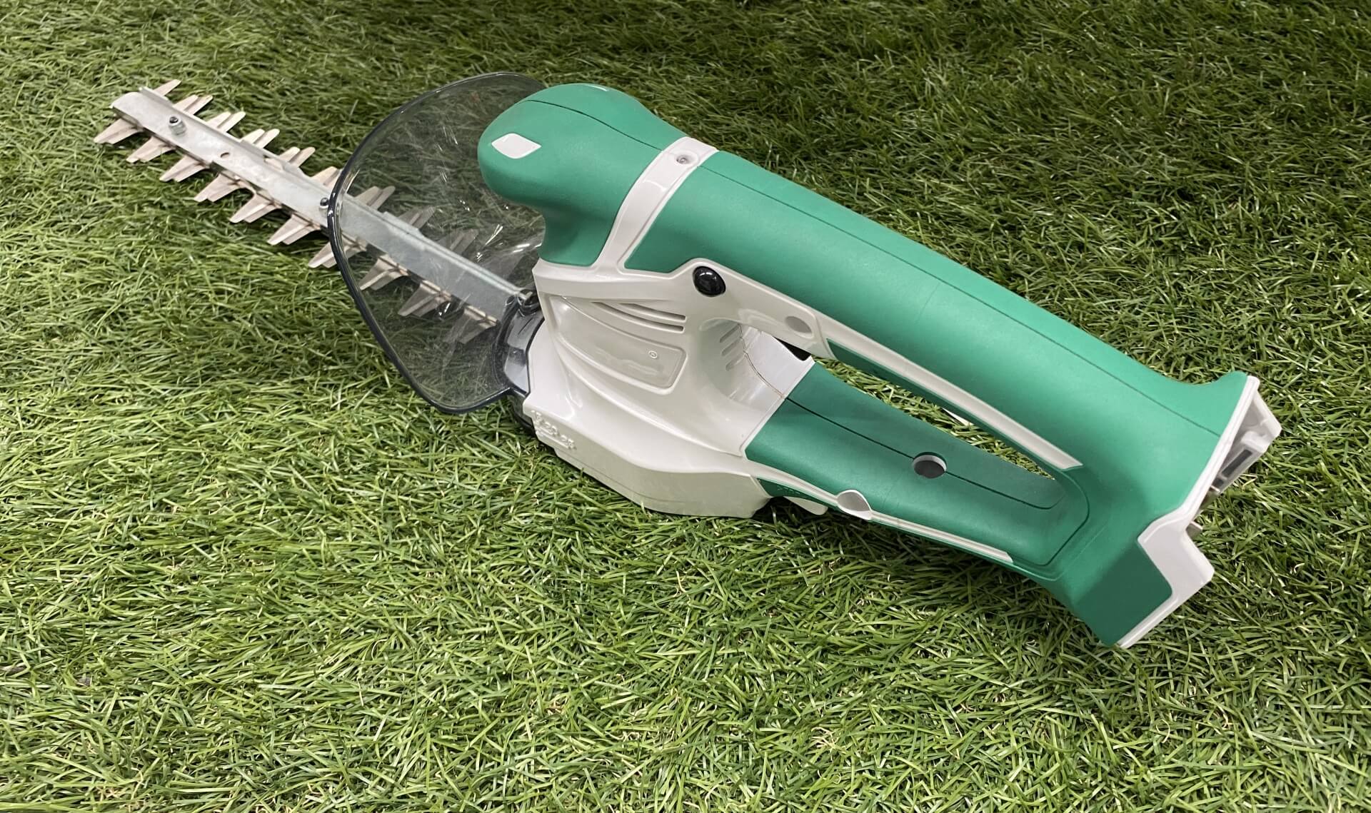 生垣の剪定方法まとめ 手入れ時期やバリカン ハサミの使い方 自分で樹形を整えるコツ