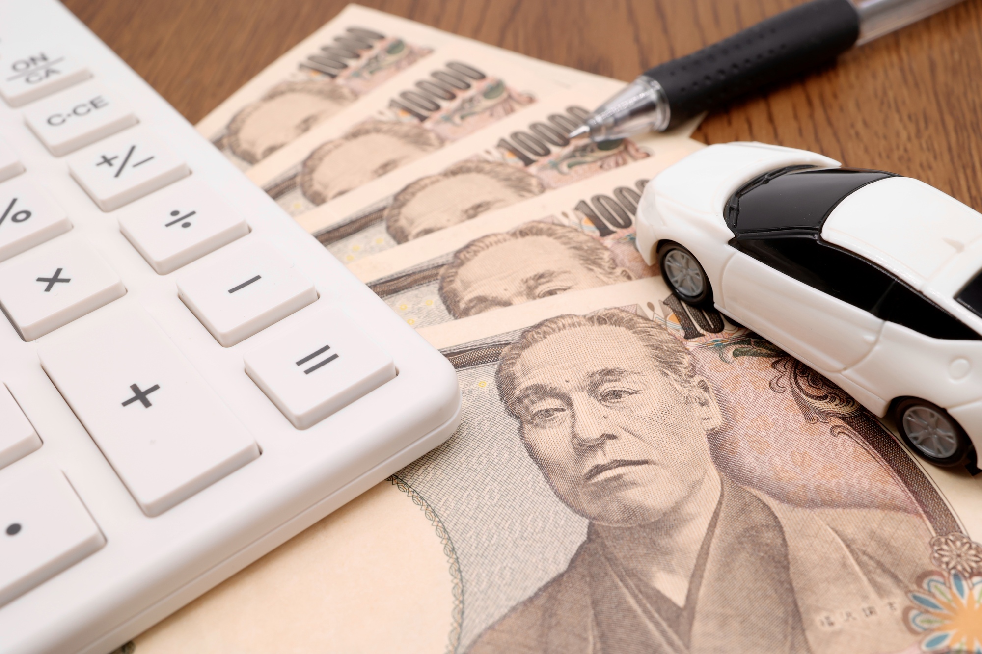 車内クリーニングはどこで 何業者に 依頼できる 費用相場や臭い 汚れの落とし方を解説