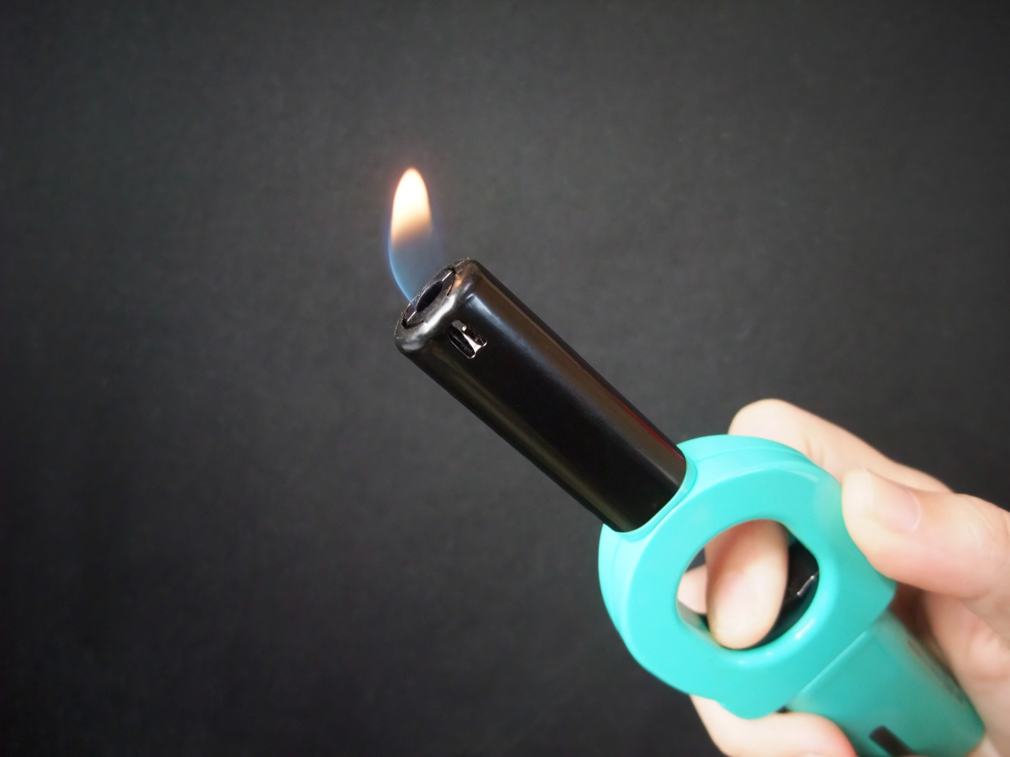 チャッカマンの安全な捨て方は ガス抜き方法と注意点を解説