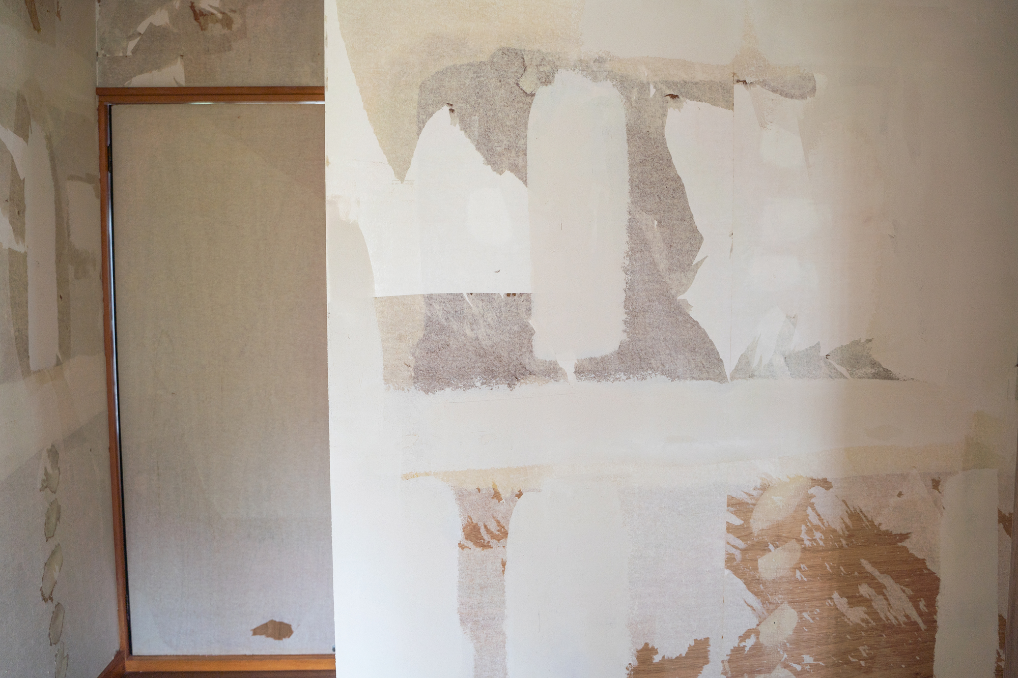 壁紙がはがれる原因は はがれの予防や補修 張り替えの方法を紹介