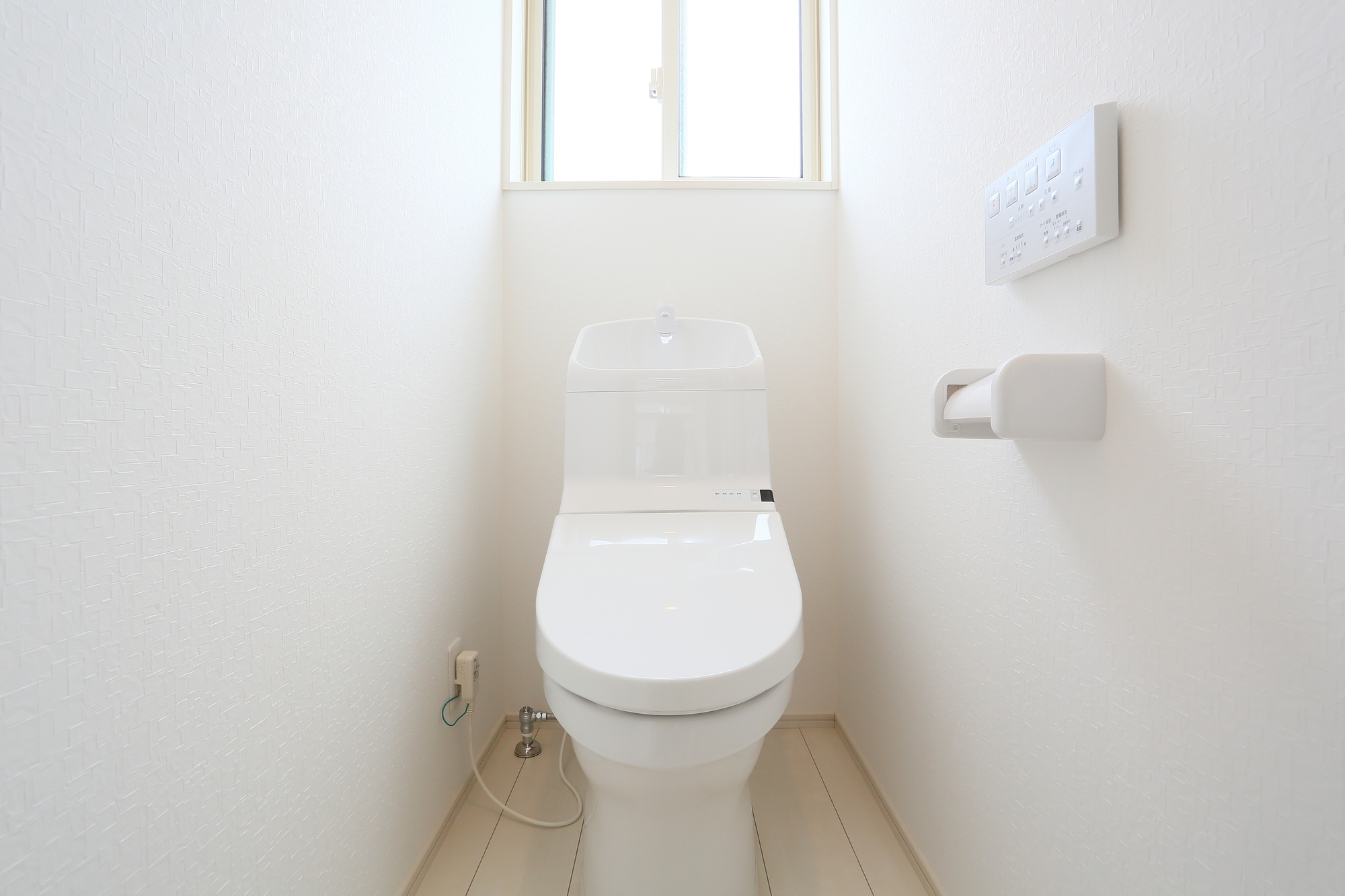 トイレの壁紙を張り替えたい 費用相場やおしゃれなデザインを紹介