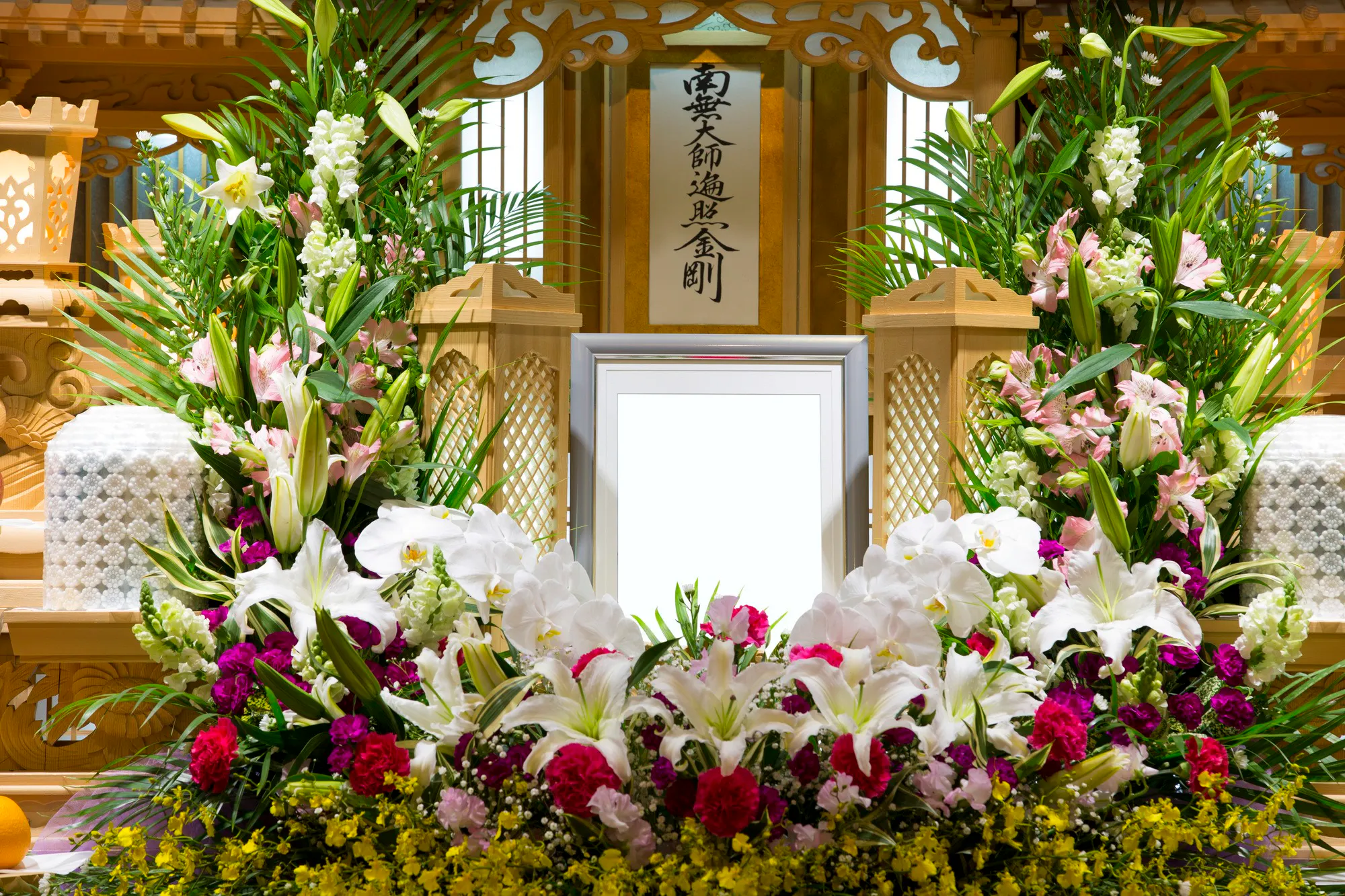お通夜と葬儀 告別式の違いは 参列基準や香典マナー 参列できない時の対応を解説 お通夜と葬儀 告別式の違いは 参列基準や香典マナー 参列できない時の対応を解説