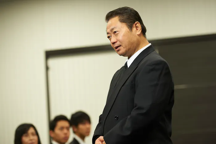 喪主の挨拶は何を話せばいい 言葉遣いやマナー 場面別の例文を確認