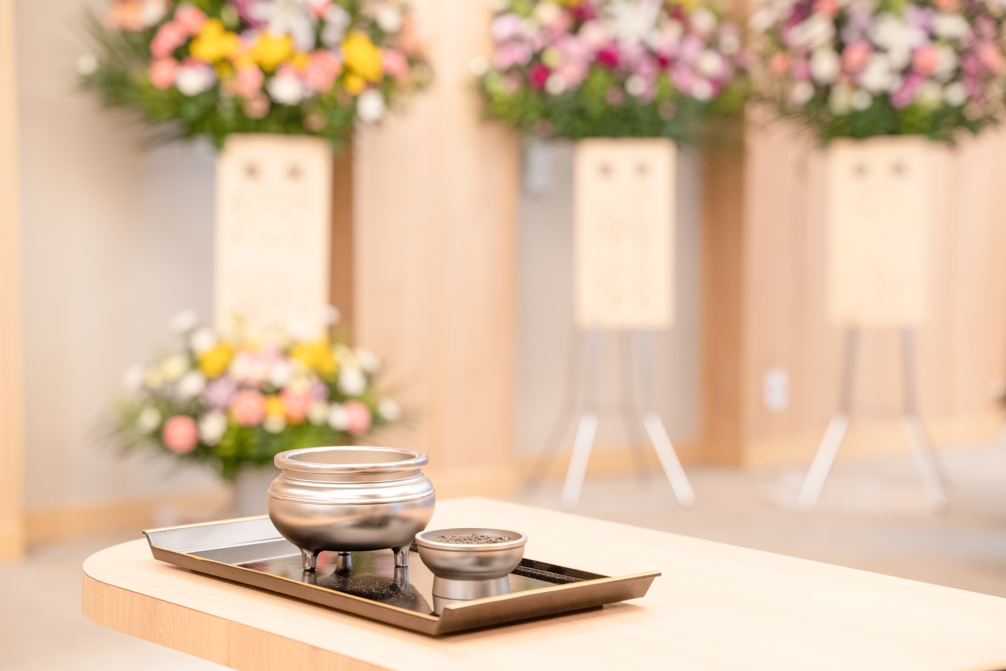供花(きょうか)とはどんな花？手配のマナーや金額相場をチェック