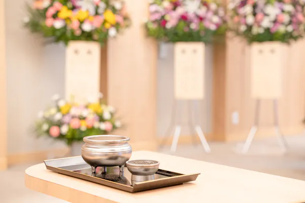 供花(きょうか)とはどんな花?手配のマナーや金額相場をチェック