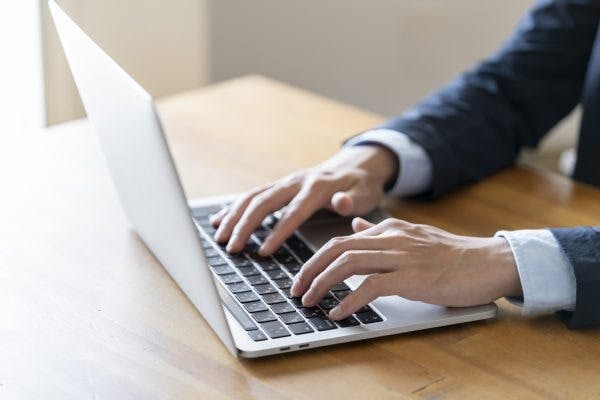 忌引き明け初出社の挨拶マナーは 相手ごとの例文やお菓子マナーも解説 忌引き明け初出社の挨拶マナーは 相手ごとの例文やお菓子マナーも解説