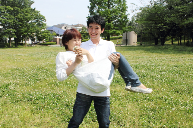 カップル写真をアルバムにしよう ポーズはなしでもおしゃれな撮り方